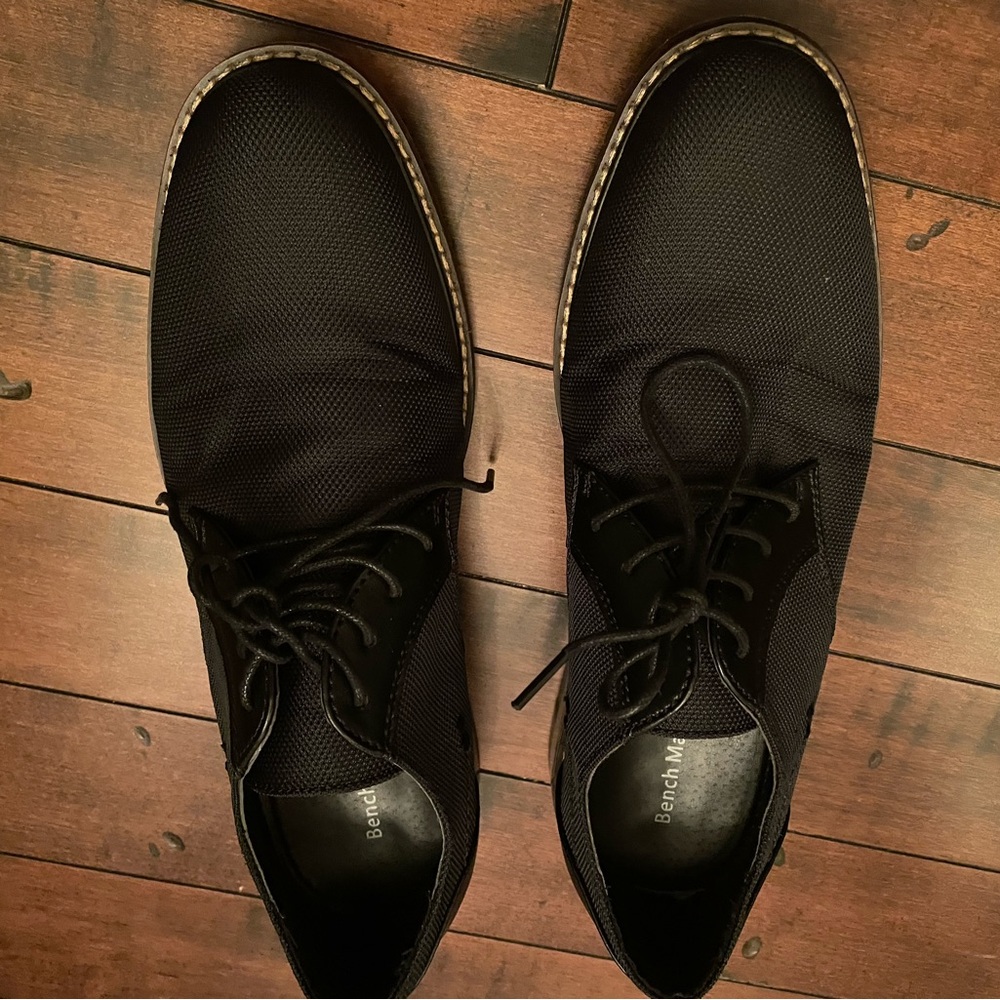 Classic Black Leather Oxfords with Lace-Up Design